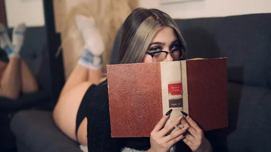 cattaleya___ Behind every look, there is a story to tell Pic