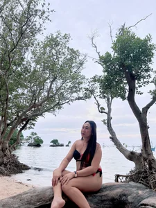 BIGCLONG4U New pic at beach Immagine  7