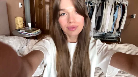 ArtieThoman love me  2টি ছবি