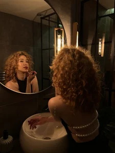 SerenaBennet 𝑀𝒾𝓇𝓇𝑜𝓇,𝓂𝒾𝓇𝓇𝑜𝓇 𝑜𝓃 𝓉𝒽𝑒 𝓌𝒶𝓁𝓁... Pic