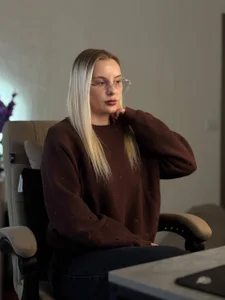 AnikaSeelig Public Pic 3