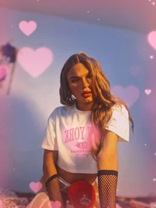 The_velvet_Sandra CuteAnd Sexy Pic