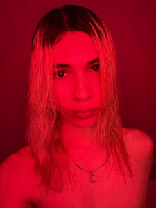 LarryCraft 🔴🔥 When the lights turn red, imagination ignites and temptation becomes irresistible… 😈 Pic 4