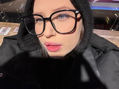 EsmeraldaKozlow Public Billede 5