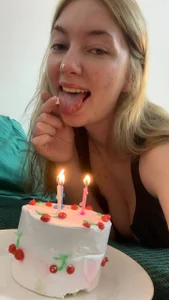 Torilush's 🥳Happy 20th Birthday Sex Photo 3