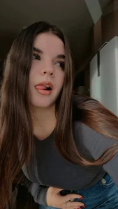 EmillyMonday Public Pic 3