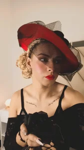 Maiskeen_Zamaraのelegant and glamorous ladyの 9枚の写真