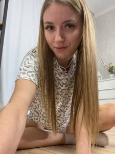NellieEinspahr Just a Peek slika 2