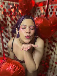 Lucy_art Surrounded by hearts, come and give me love ❤️ Immagine  3