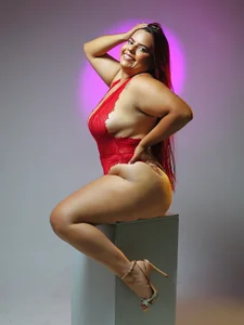 Public de CinthiaHall_  3 Imagens