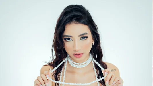 LillyThompson Pearls Pic 2