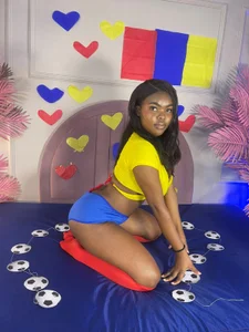 YasminbrattzのDO WE PLAY IN MY BED?⚽😏⚽💎の枚の写真
