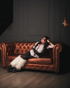 KiomyVamp Dark Sofa Pic 5