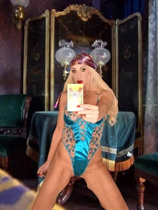 Ladytramp Public Pic 5