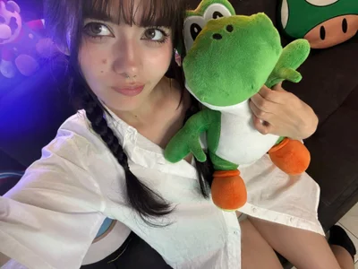 Sakito_Tokio you are yoshi and I am the bunny 🦖🐰 Pic