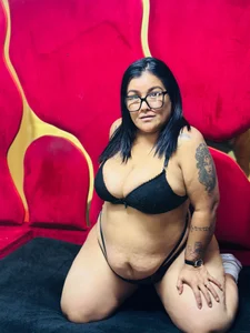Scarlett_Sex_Rs kullanıcısının 🖤🍑 Killer curves wrapped in seductive black lace. 🔥 albümü -  2 fotoğraf