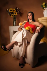 nathassa_grant Valentine’s Day, and I think I can be the love of your life 🌻 Pic 3