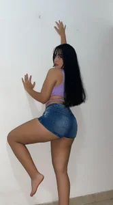 DaphneCalloway I’m glowing for you, love 💕 I’m live now from 8:00 AM to 2:00 PM (Colombia) just waiting to spoil y Bilde 2