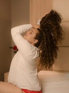 Temptation dresses white and feels more intense🔥 de niraksil Foto 9