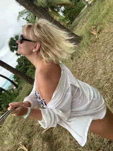 FlirtyMary: Sexy sea and me ( 5 фото)