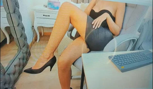 Hannahs_Napit YOUR HOT SECRETARY, READY TO CUM Pic 5