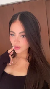 Emma_Rhoadess_ Public  5. fénykép
