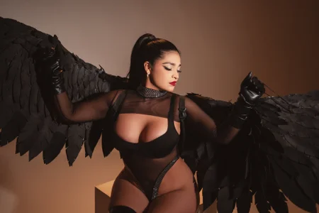 AdeleGray angel or demon 😈 Bilde 4