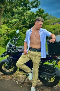 día soleado de Ken_bigcock77  3 Imagens