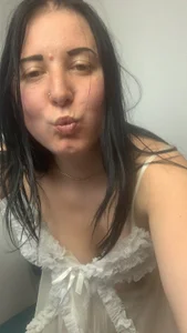 Longhairgirl Public Gambar 2