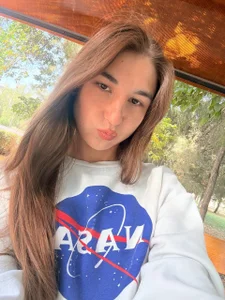 JackieWebb Just an autumn day, a bench, and my favorite sweatshirt 🍂✨ Foto 4