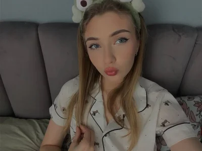 AveryBerkson cute pajamas Pic