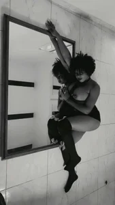 Hanaahquinn black and white Foto 2