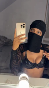 Ariana-Belle Public Billede 2