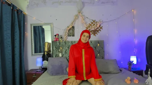 BadraSaadi My skin burns just imagining your eyes searching me… Bilde