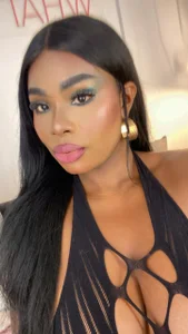 hugeboobs-ebonyboobs Bild