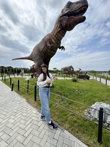 Jessica_jewells come with me to dino park?🦕🦖🦕  3টি ছবি
