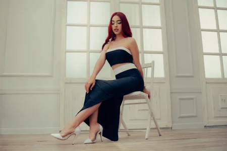 AmmyScott elegant in blue and white Pic 3