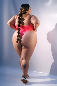 Sara_Thompsoon Boobs latina ❤ Pic 2