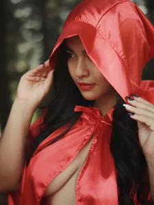 alison_villalobo Red Riding Hood Foto 7