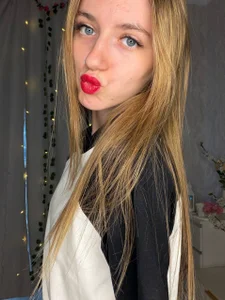 NellieEinspahr Accidentally got into the frame Pic 2