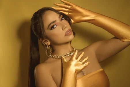 Golden Girl de MariamRivera_  3 Imagens