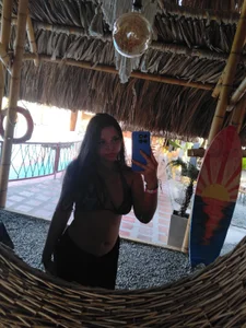 CharlotteWhitmore I’m glowing for you, love 💕 I’m live now from 8:30 AM to 3:30 PM (Colombia) just waiting to spoil y Pic 5
