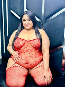 🖤 Angel face, midnight hair, and curves made to drive you wild. 😈🍑🔥 od BustyyJuicy_Rs  3 snímek
