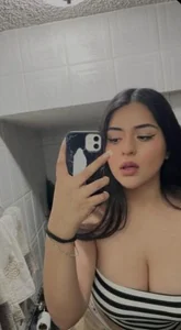 Caroline_one Public Pic