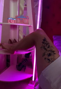 Zdjęcia Livia_Shy Look at my legs❤️:  4