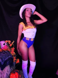 SabrinaDevillのHalloween Party 🎃の 2枚の写真