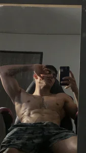 muscle_boyhorny Mirror Pic 4
