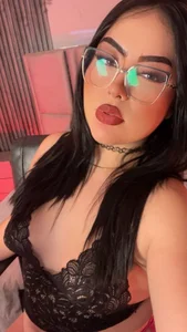 Emberrvelvet A submissive deepthroat girl Foto 4