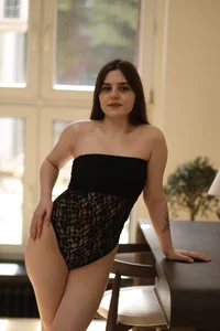 LiaWoow Public Pic 2