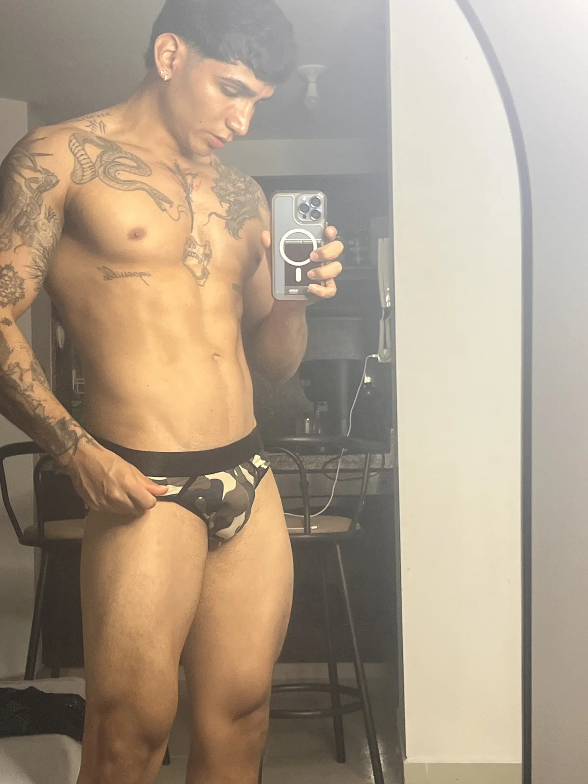 muscle_boyhorny 님의 트렌드 중인 사진  1120개